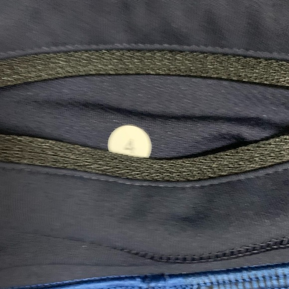 Lululemon Blue Ink Floral Run Inspire II Crop Leggings - Picture 8 of 8